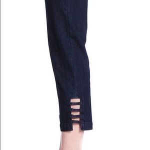 SlimSation Pull-on Black Crop Pant